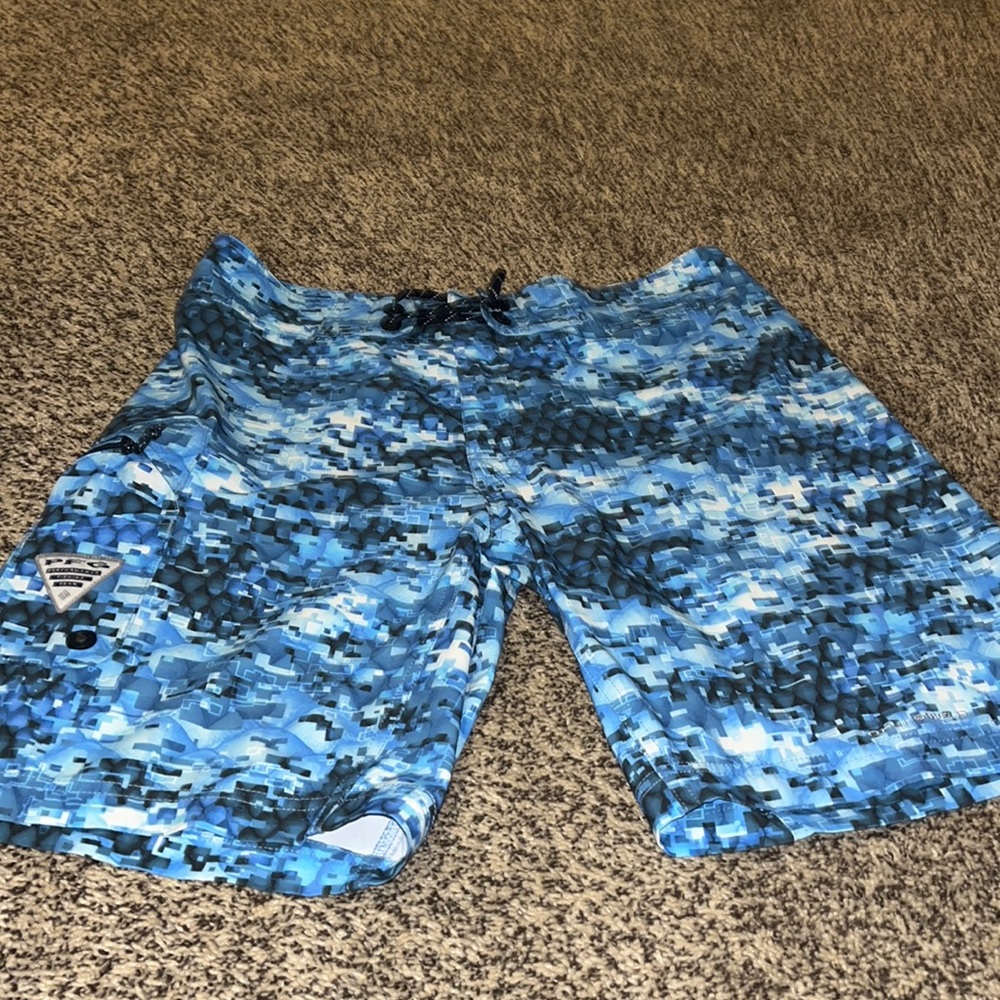 Columbia PFG shorts. Size 32